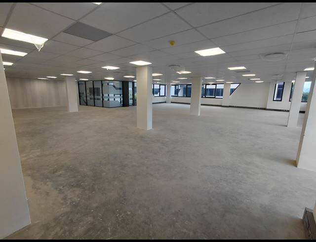 347M² OFFICE TO LET IN VORNA VALLEY